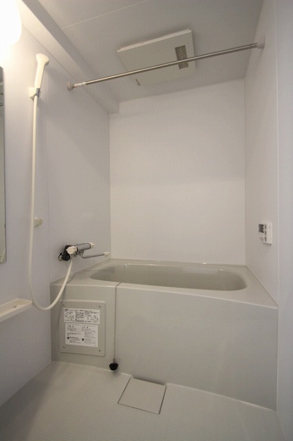 バス・シャワールーム　同物件、別号室のものです。