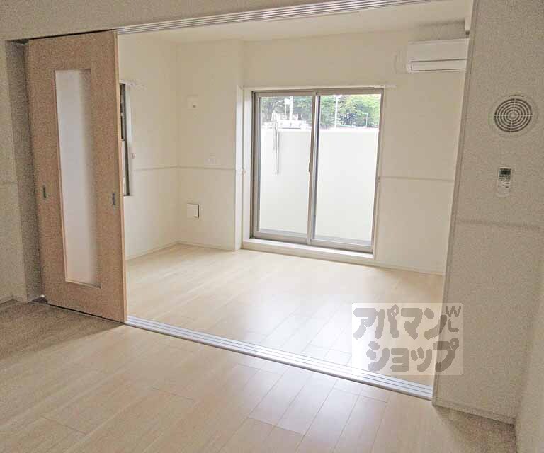 居室・リビング　奥行きのあるお部屋です。