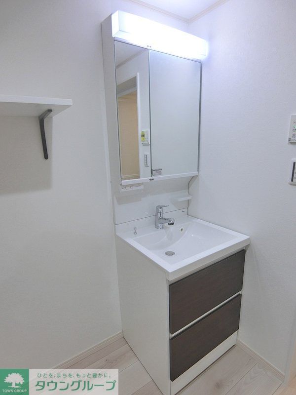 洗面設備　洗面台はシャワーノズルが伸縮！身支度が快適です♪