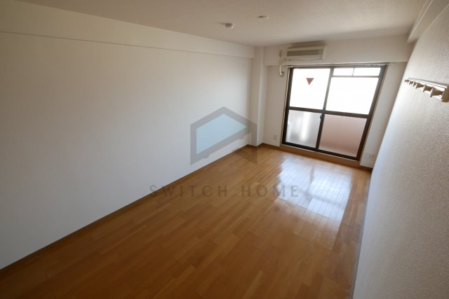 居室・リビング　居間です※号室により若干間取り・内装が違います。