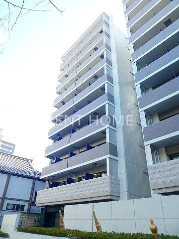 建物外観　鉄筋コンクリート造１０階建てマンションです