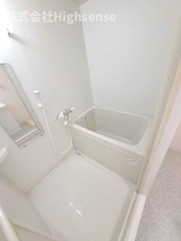 バス・シャワールーム　コンパクトで使いやすいお風呂です