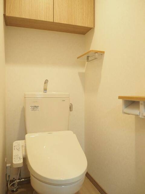 トイレ　温水洗浄便座