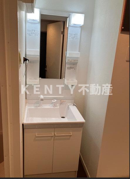 洗面設備　ゆったりとスペースのある洗面所