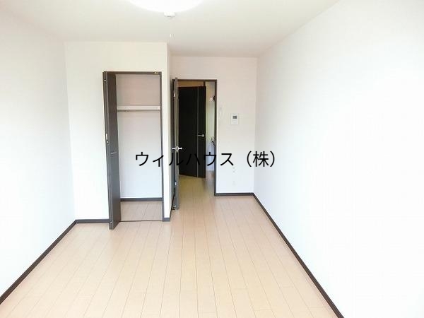 居室・リビング　洋室広々！