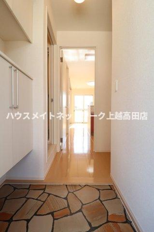 玄関　玄関（参考同型201号室室内写真）