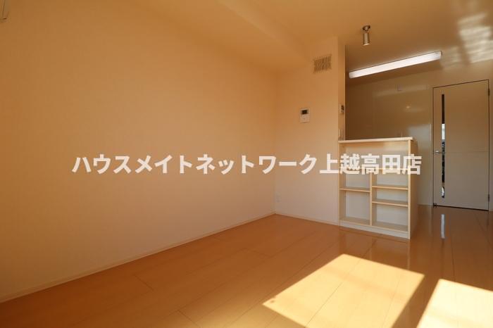 居室・リビング　ＬＤＫ（参考同型201号室室内写真）