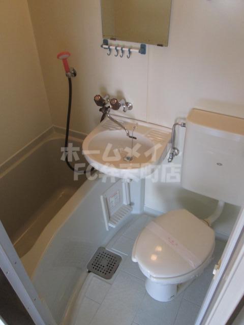 バス・シャワールーム　コンパクトで使いやすいお風呂です