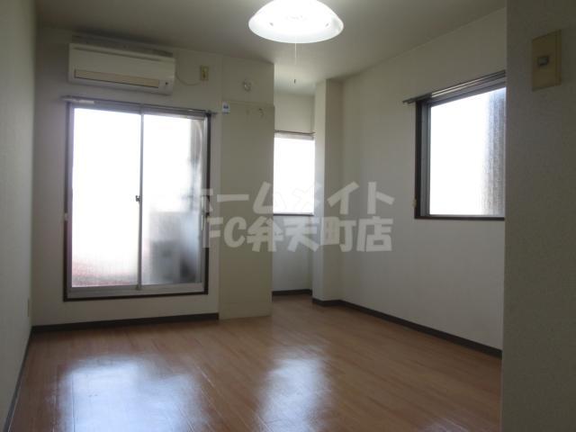 居室・リビング　こちらのリビングで趣味の時間をお楽しみください