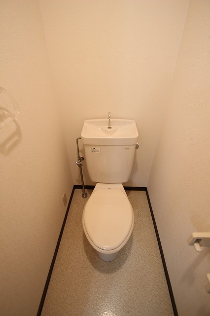 トイレ　同物件、別号室の写真です