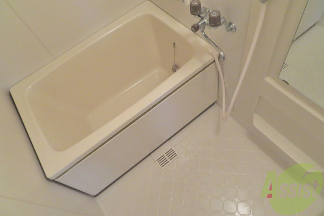 バス・シャワールーム　お風呂は追焚機能機能付き。方までゆっくり浸かりましょう。