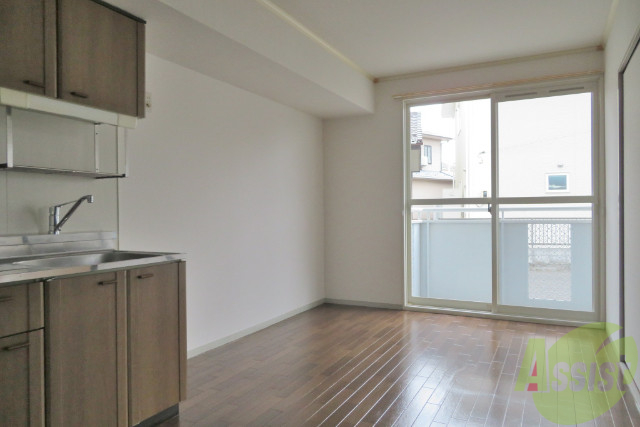 居室・リビング　ダイニングキッチンです。テーブルが置けて団らんが出来そう。