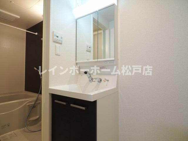 洗面設備　コンパクトで使いやすい洗面所