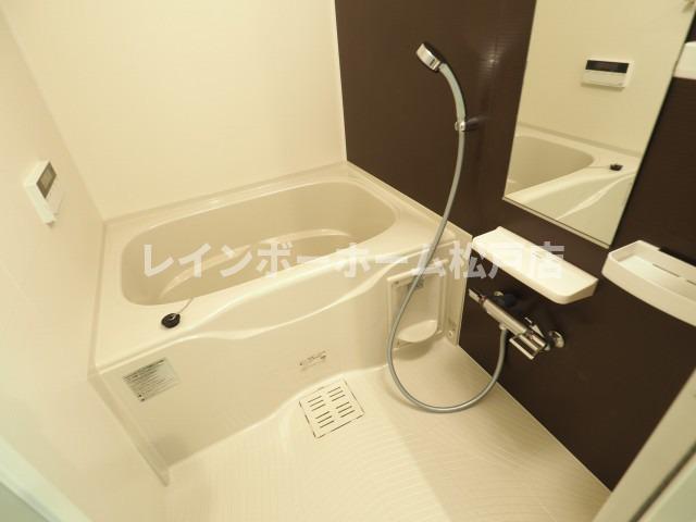 バス・シャワールーム　ゆったり過ごせるお風呂です