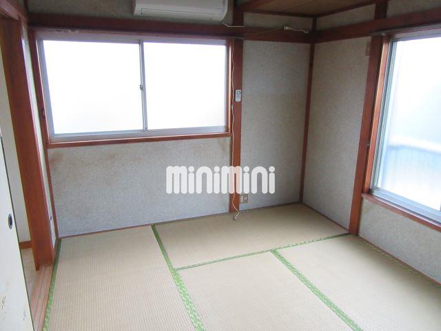 居室・リビング　角部屋ですので２面採光