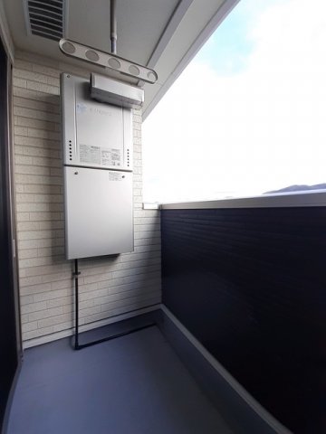 バルコニー　暖かな日差しのふりそそぐバルコニー