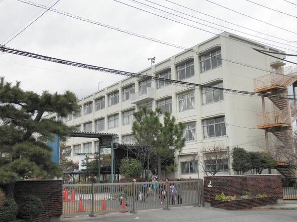 小学校　八王子市立 片倉台小学校（小学校）まで552m