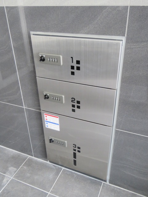 エントランス　宅配BOX完備