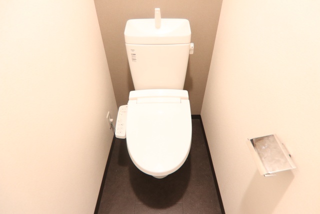 トイレ　※別室の参考写真の為、現況優先です。