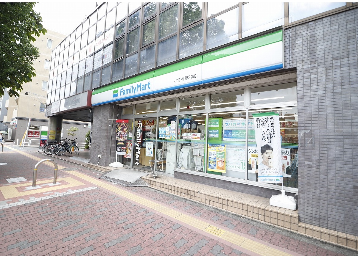 コンビニ　ファミリーマート小茂根二丁目店（コンビニ）まで295m