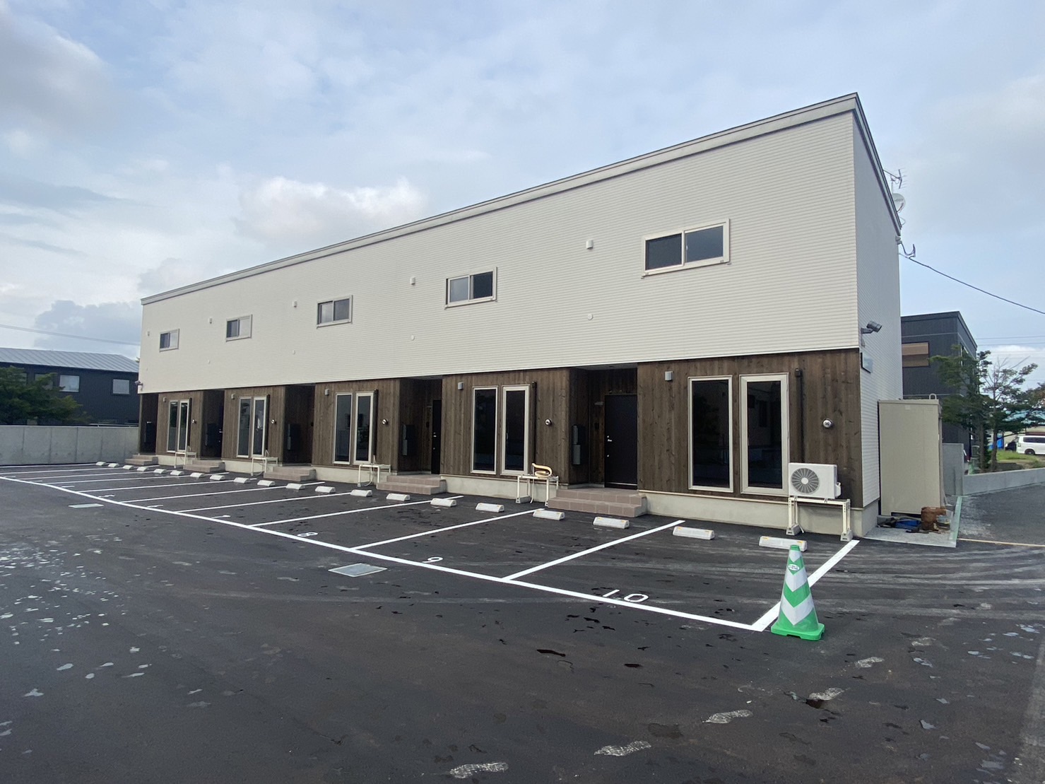 建物外観　☆閑静な住宅街にある人気のテラスハウスタイプです！
