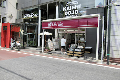 コンビニ　ナチュラルローソン 港日赤通り店（コンビニ）まで184m