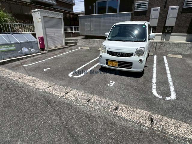 駐車場　駐車場