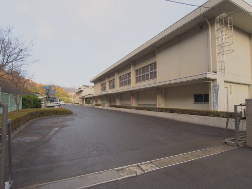 中学校　広島市立瀬野川東中学校（中学校）まで1512m