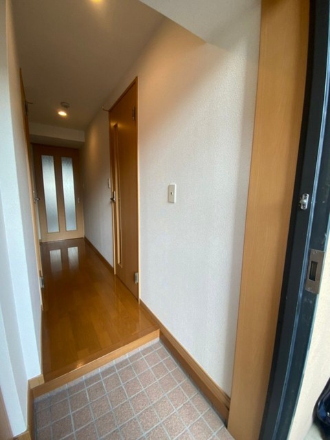 玄関　【玄関】写真は同タイプの別部屋です