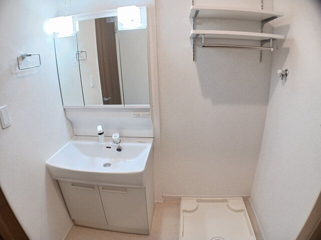洗面設備　コンパクトで使いやすい洗面所