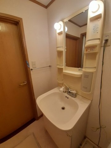 洗面設備　コンパクトで使いやすい洗面所