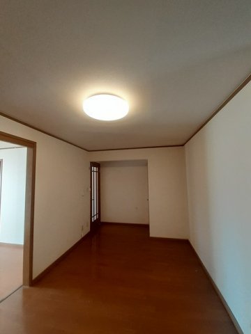 居室・リビング　こちらの居間で趣味の時間をお楽しみください