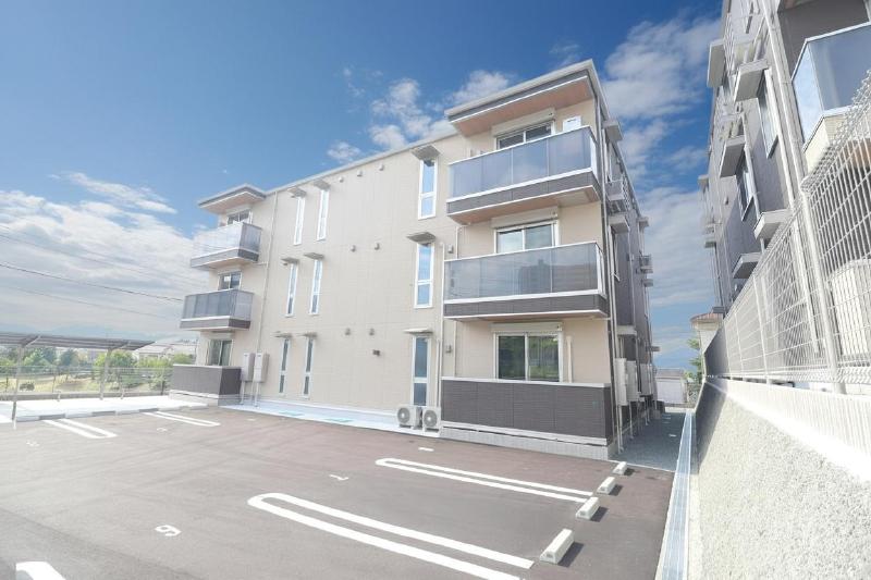建物外観　ラルーチェD棟　建物外観