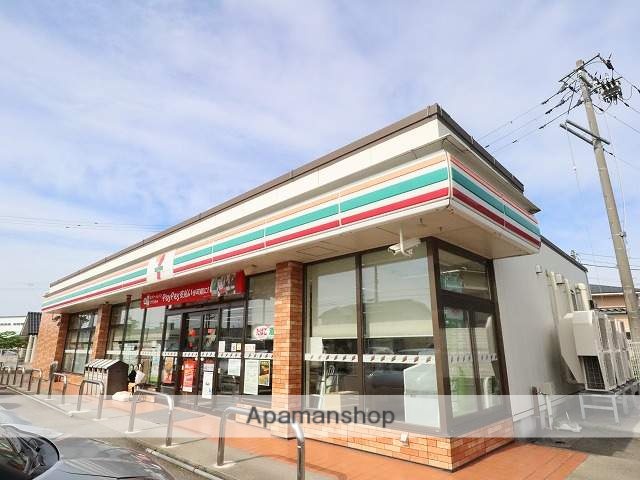 コンビニ　セブンイレブン（コンビニ）まで136m