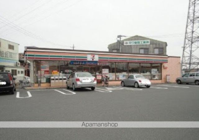 コンビニ　セブンイレブン（コンビニ）まで875m