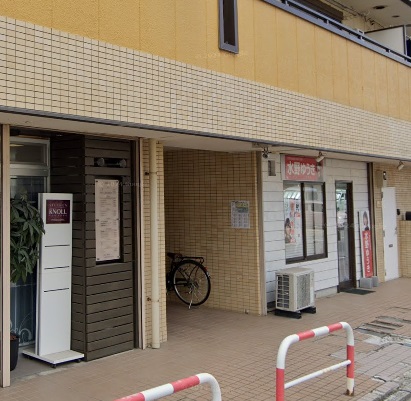 エントランス　落ち着いたエントランスです