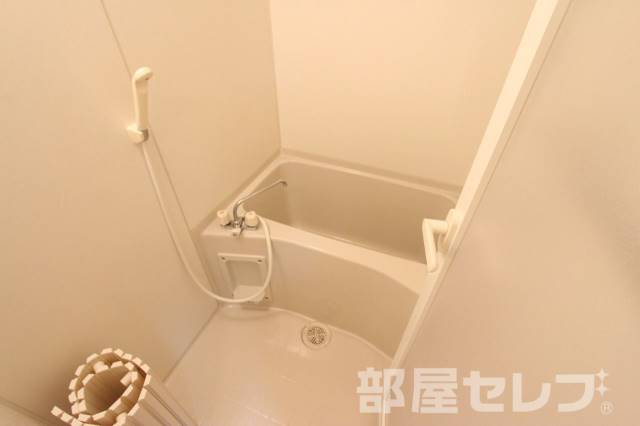 バス・シャワールーム　２０５号室の写真です。