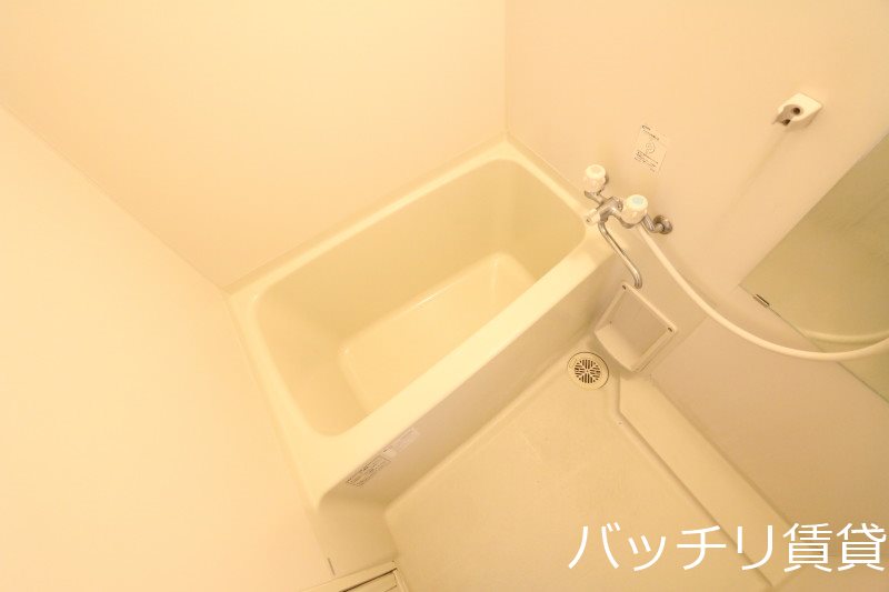 バス・シャワールーム　画像は別号室タイプの為、現状を優先致します。