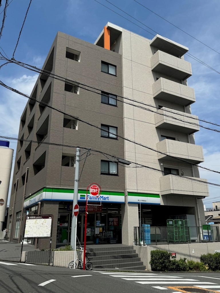 コンビニ　ファミリーマート県立大学駅前店（コンビニ）まで196m