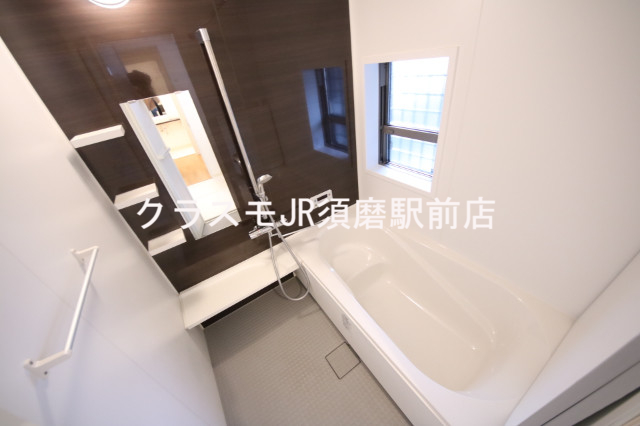 バス・シャワールーム　広めのお風呂は一日の疲れを癒してくれます。
