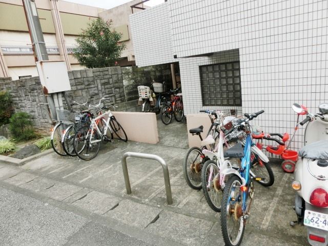 駐車場　駐輪場ございます