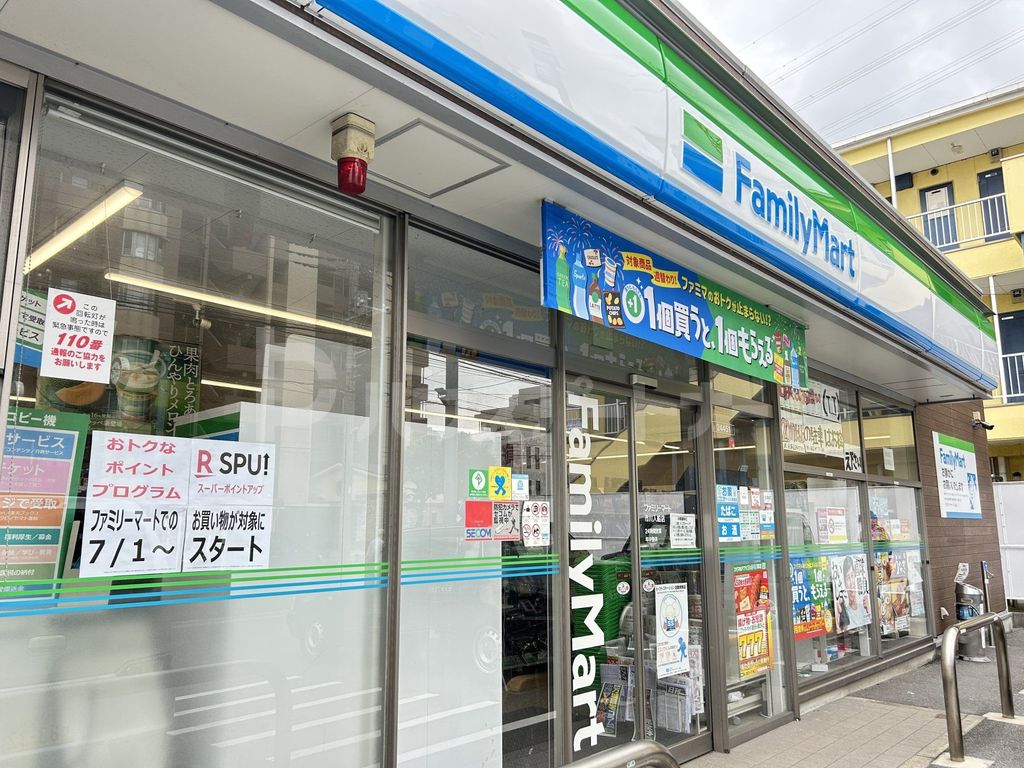コンビニ　ファミリーマート市川入船店（コンビニ）まで130m