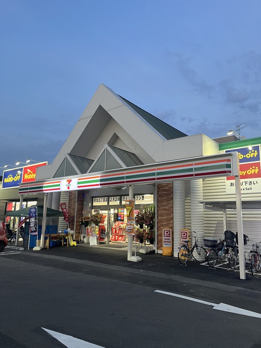 コンビニ　セブンイレブン草加三丁目店（コンビニ）まで650m