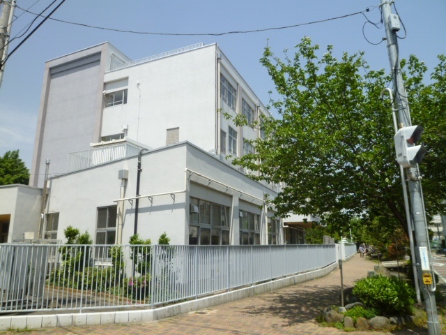 中学校　江戸川区立鹿骨中学校（中学校）まで317m