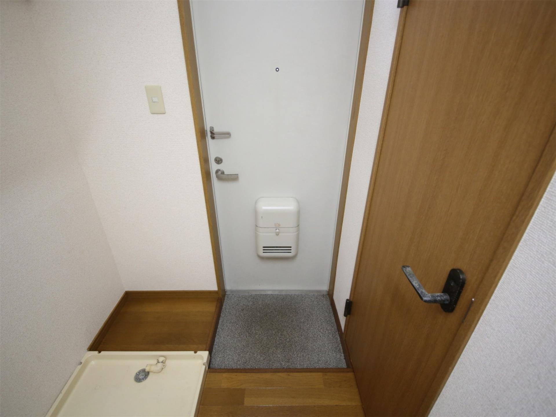 アクセスコート弐番館の玄関写真