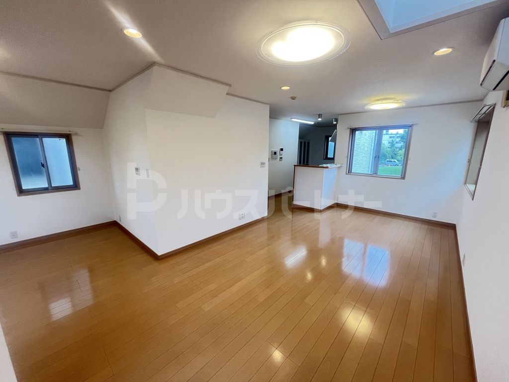 鹿骨2丁目戸建の居間写真