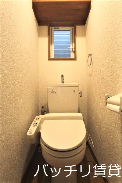 トイレ　画像は別号室タイプの為、現状を優先致します。