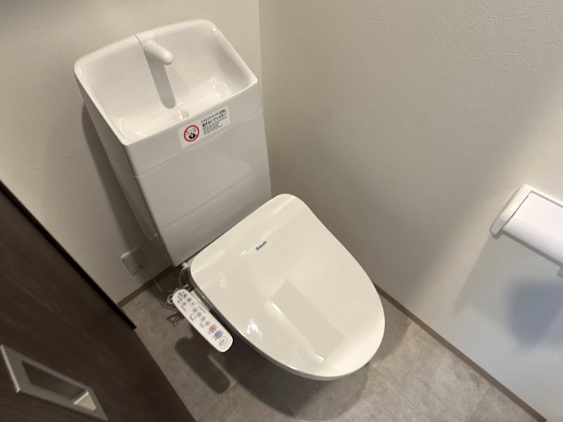 京王線 明大前駅 徒歩10分 4階建 築1年のトイレ写真