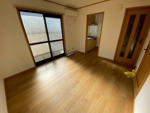 ハイツ秋風の居間写真