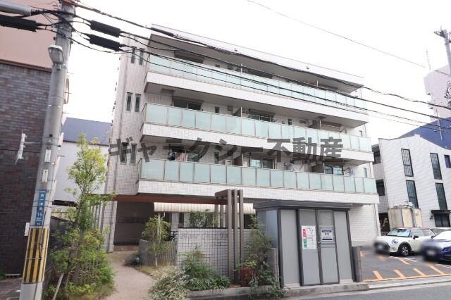 建物外観　鉄骨造の4階建マンションです